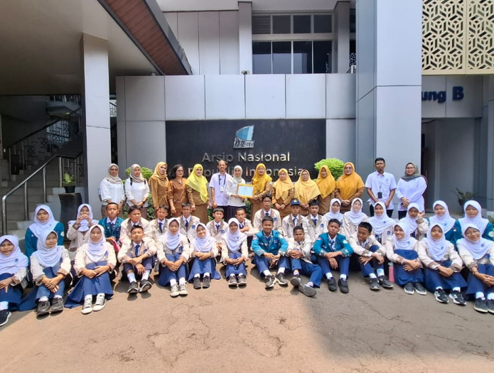 Siswa SMP Negeri 32 Kota Bekasi Menyelami Sejarah melalui Kunjungan Edukatif di Diorama ANRI