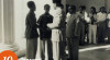 Foto Presiden Sukarno menerima kunjungan Pesepeda yang melakukan perjalanan keliling dunia di Istana Negara, Jakarta, 10 Januari 1955