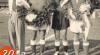 Foto Kapten Persija Jakarta beserta Kapten Kesebelasan Stade de Reims (paling kanan) bertukar kalung bunga dan berfoto bersama sebelum melakukan pertandingan sepak bola di lapangan Stadion Ikatan Atletik Djakarta (Ikada), 20 Juni 1956.